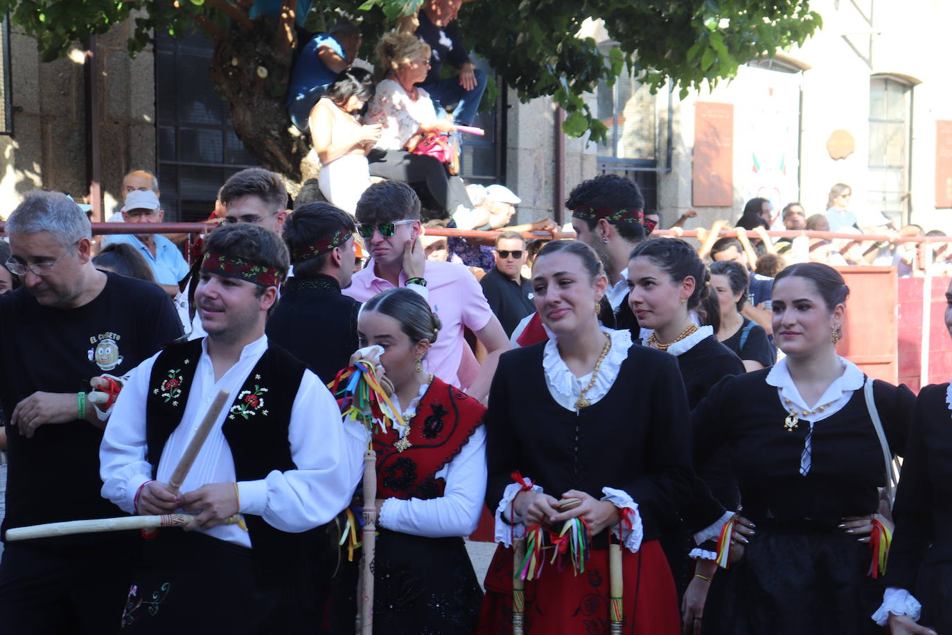 Los toros y la tradición despiden la fiesta en Santibáñez de la Sierra