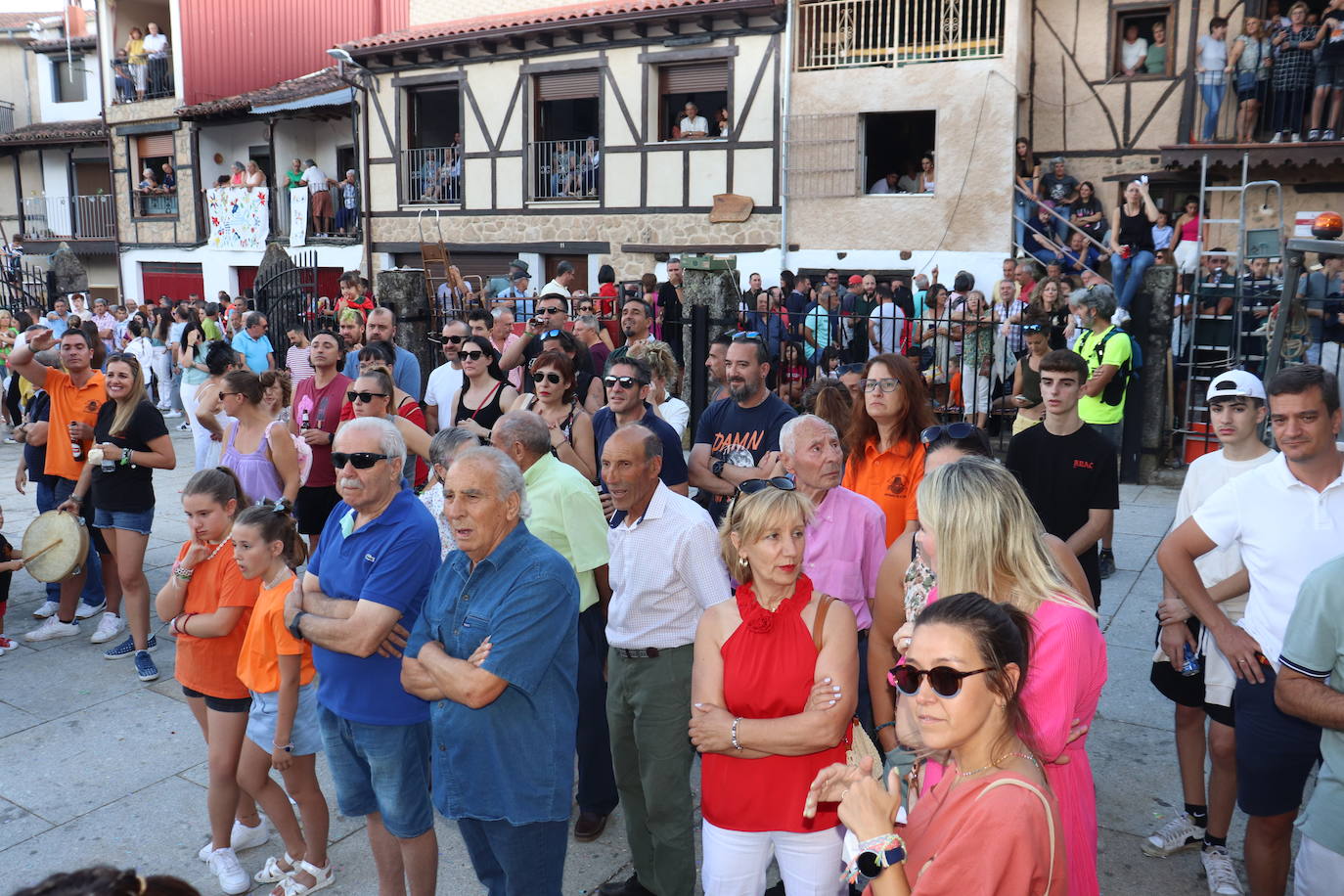 Los toros y la tradición despiden la fiesta en Santibáñez de la Sierra