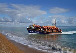 Migrantes cruzando el Canal de la Mancha.