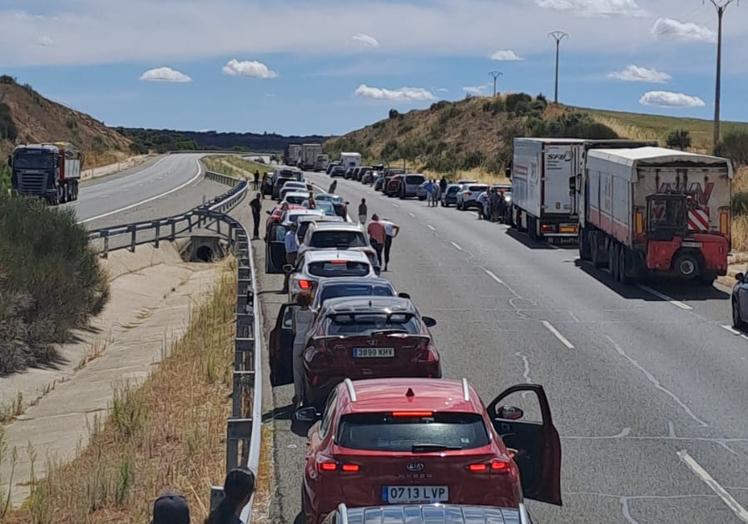 Retenciones kilométricas provocadas por el accidente