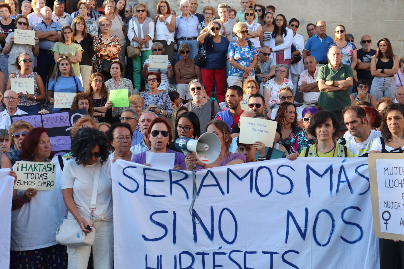 Béjar repudia el crimen de Rosario Martín con una multitudinaria concentración