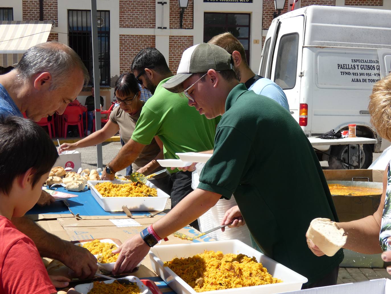 Las 800 raciones de paella que unen a los de Villaflores