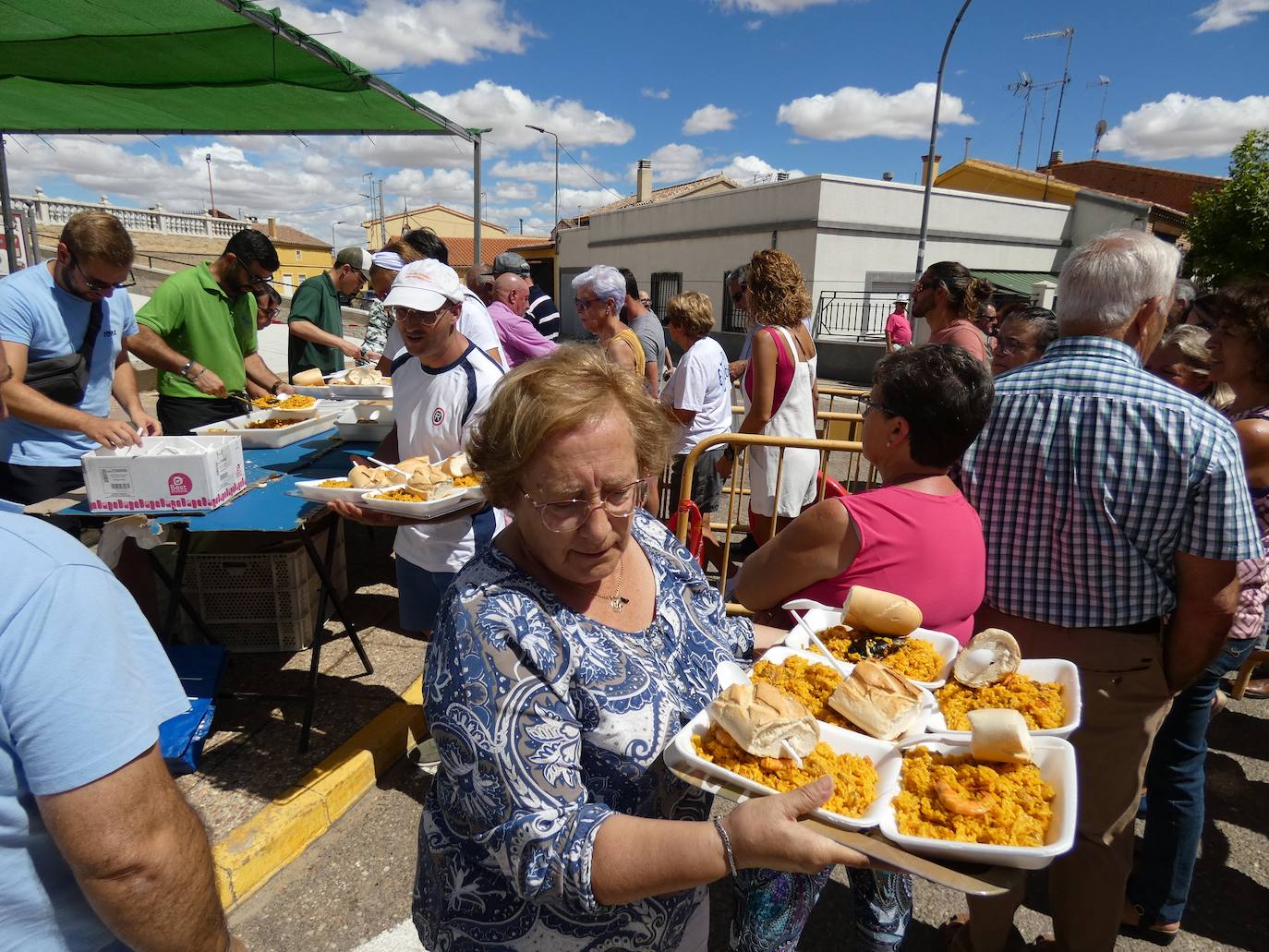 Las 800 raciones de paella que unen a los de Villaflores