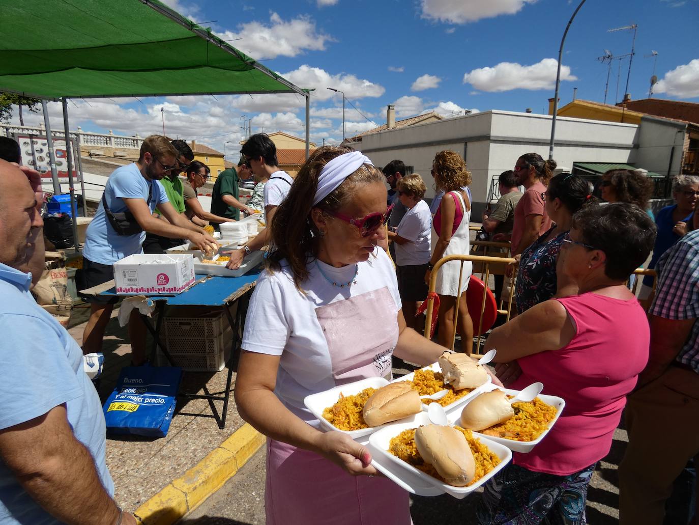 Las 800 raciones de paella que unen a los de Villaflores