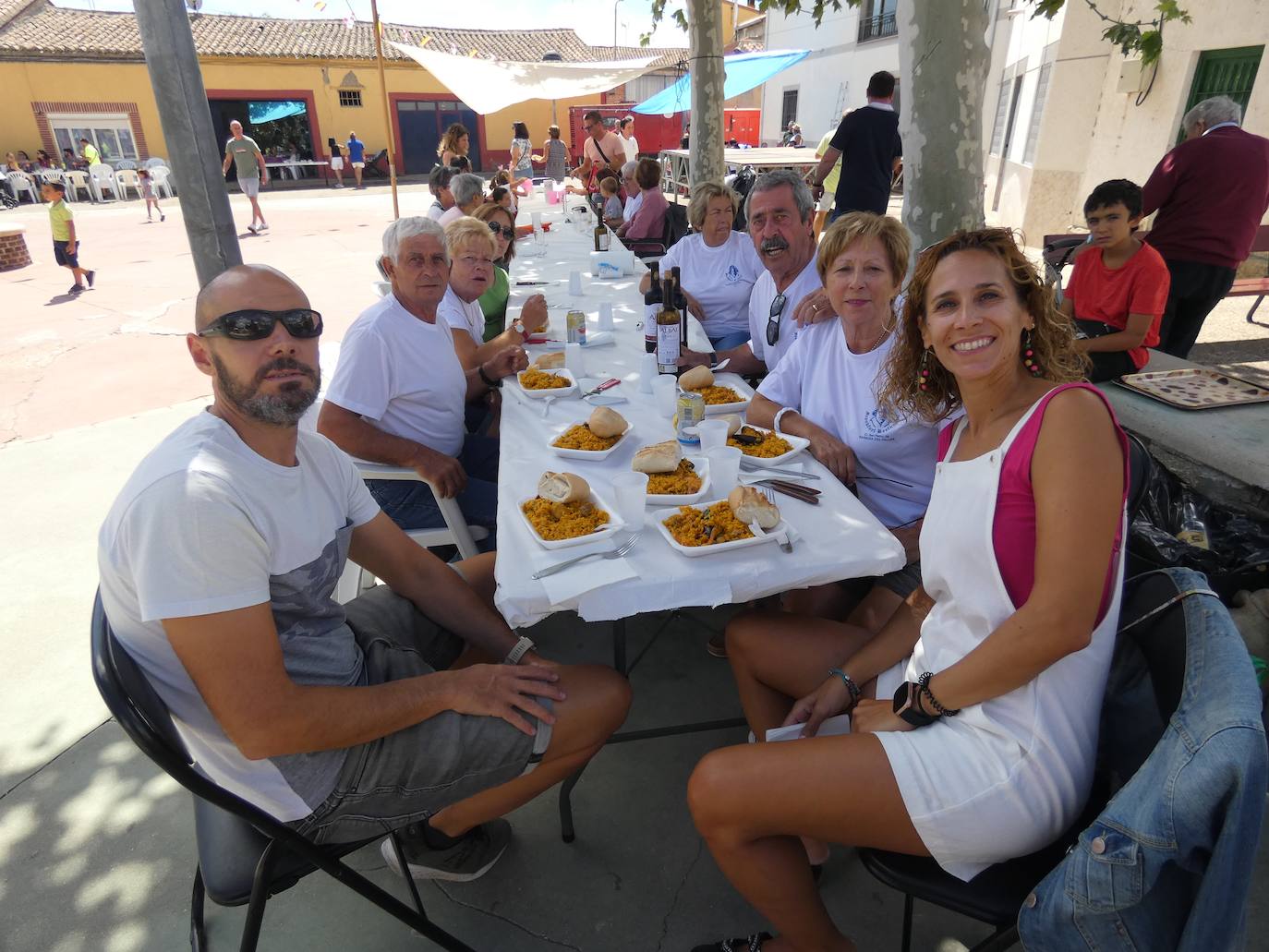 Las 800 raciones de paella que unen a los de Villaflores