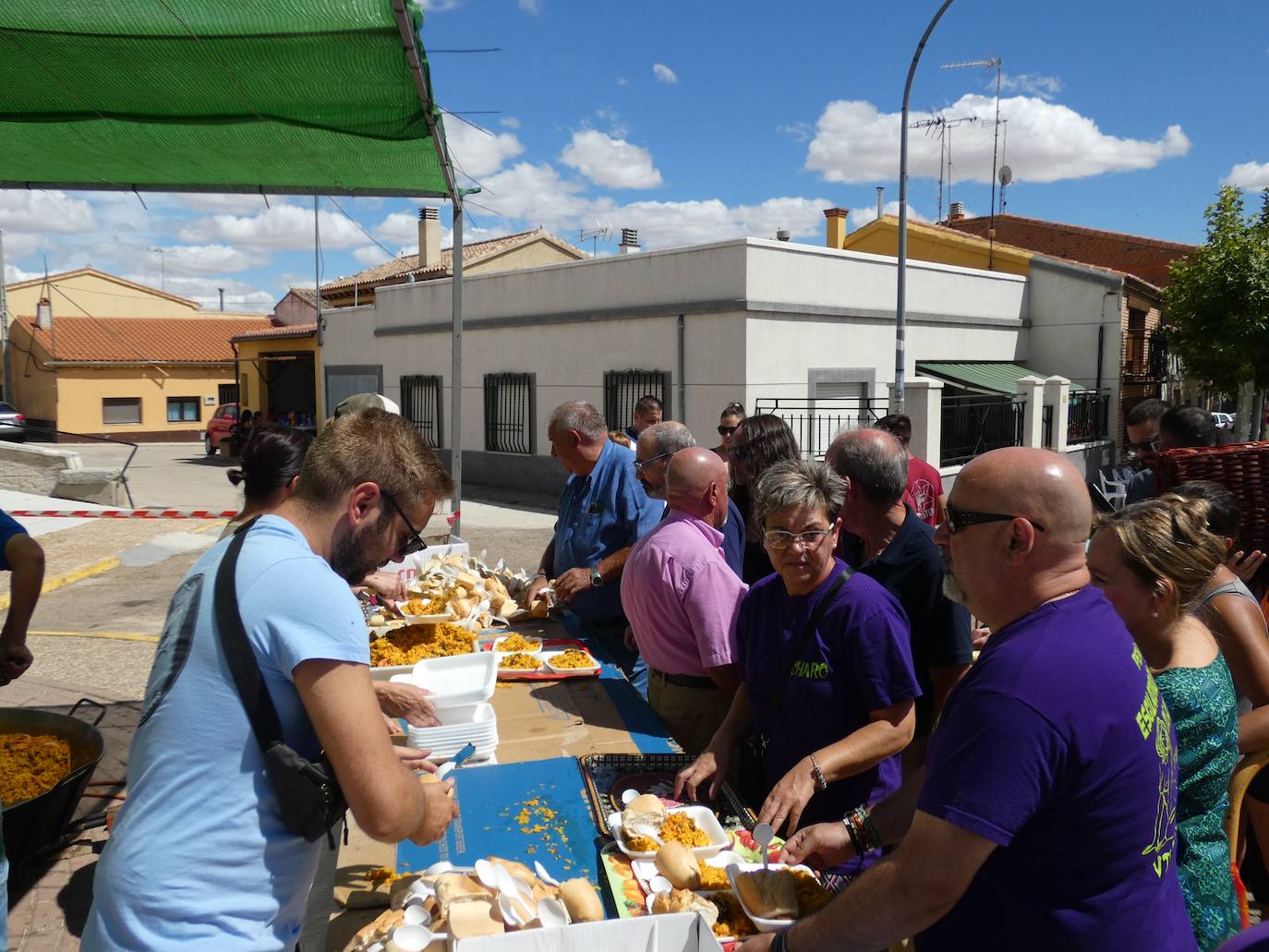 Las 800 raciones de paella que unen a los de Villaflores