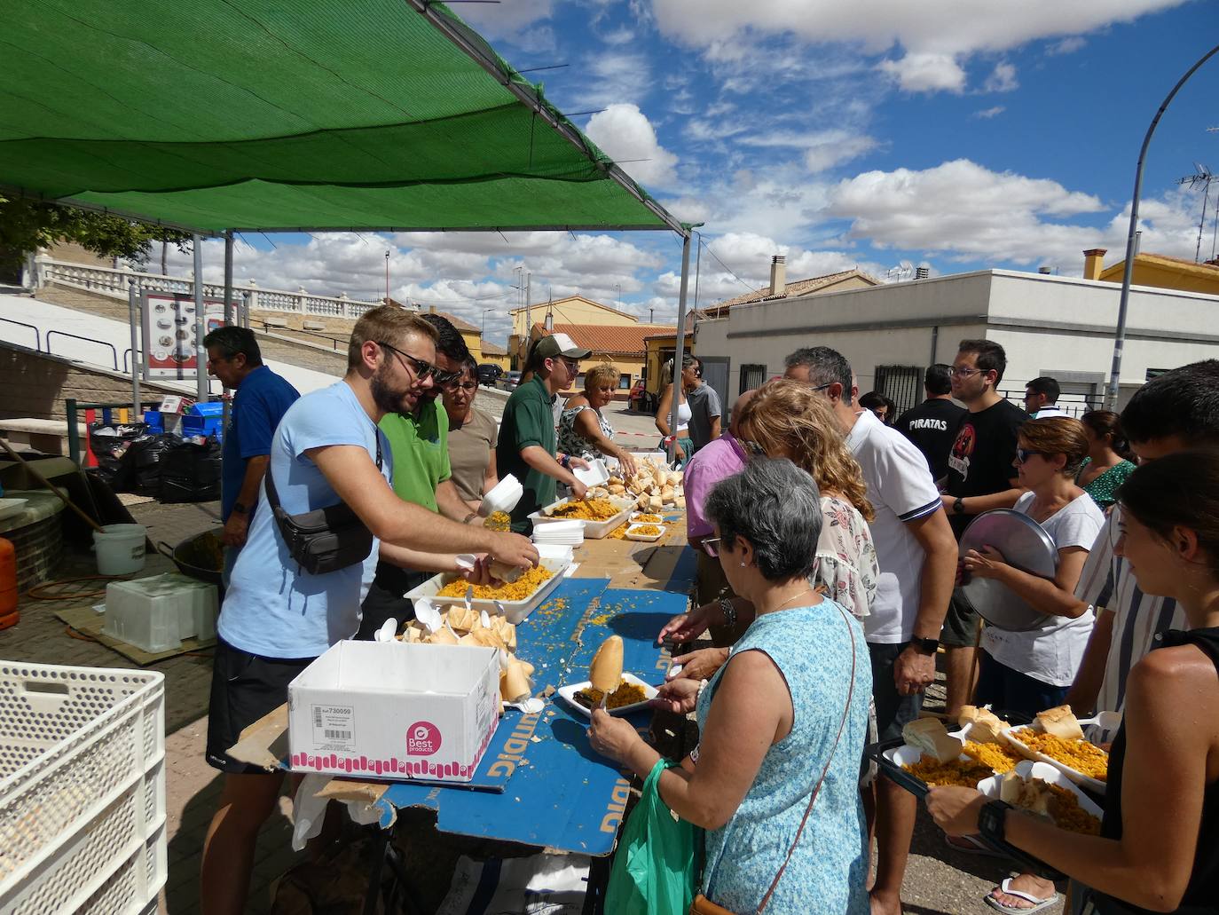 Las 800 raciones de paella que unen a los de Villaflores