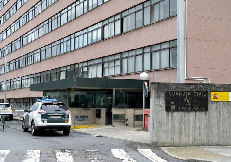 Entrada de la comandancia de la Guardia Civil de La Coruña.