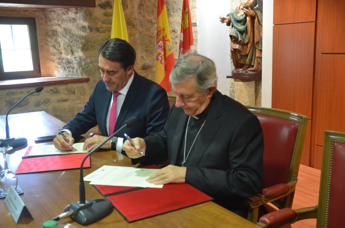 El Obispado de Ciudad Rodrigo y Salamanca firma con la Junta cuatro años de convenio Rehabitare