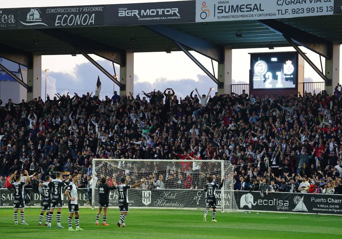 El Fondo Oeste del Reina Sofía completamente lleno en el choque del pasado abril frente al Deportivo.