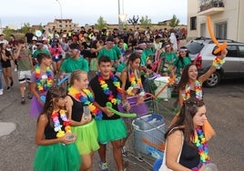 Las peñas comenzaron el recorrido en la zona del Altozano al son de la charanga