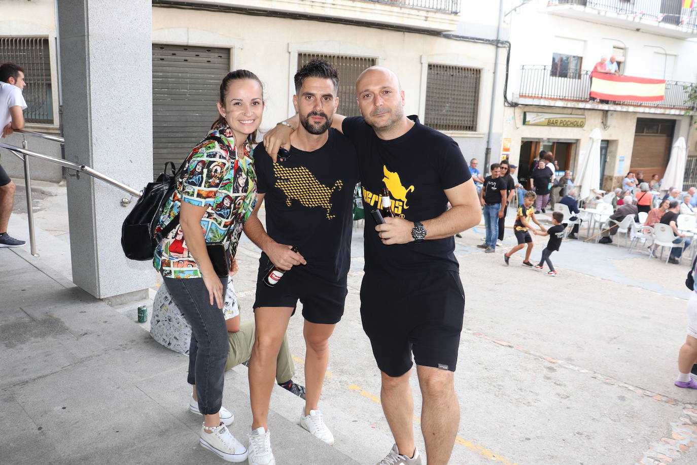 Las peñas dan color y animación al inicio festivo en Cespedosa de Tormes