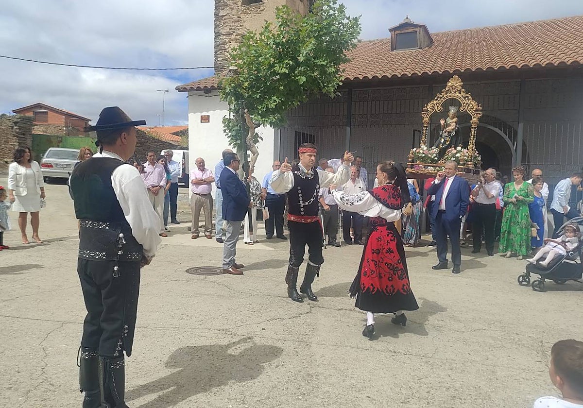 Bailes en honor a la Virgen de la Antigua en la procesión del año pasado.