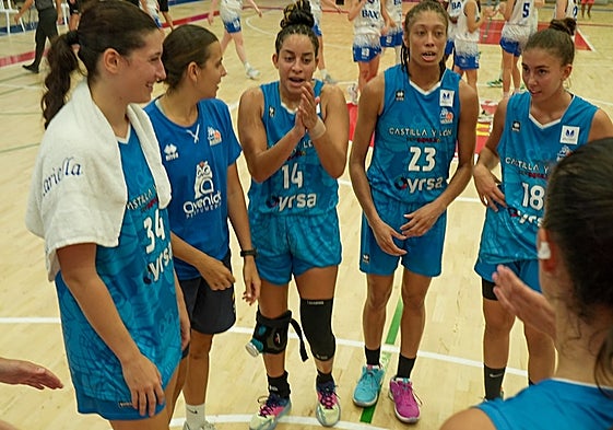 Las jugadoras de Avenida, en el amistoso de este miércoles en As Pontes.