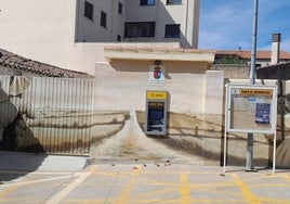 El nuevo mural, en el cajero situado en la Plaza Mayor de Aldeaseca de Armuña.