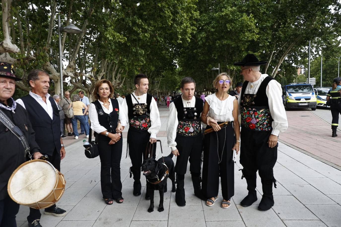 Los charros lucen sus exquisitas galas para arropar a la Virgen de la Vega