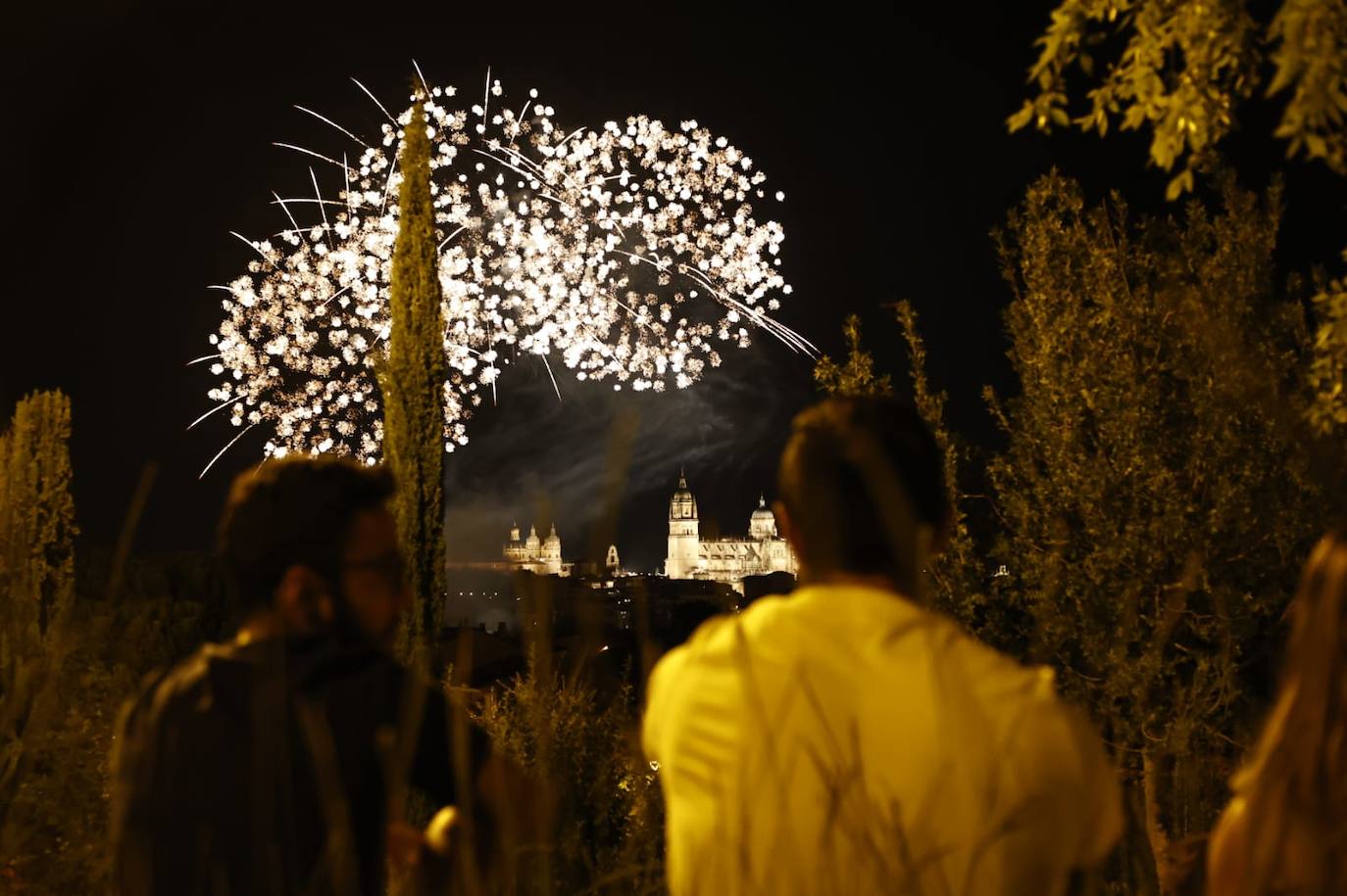 Pólvora en el cielo charro para inaugurar las fiestas