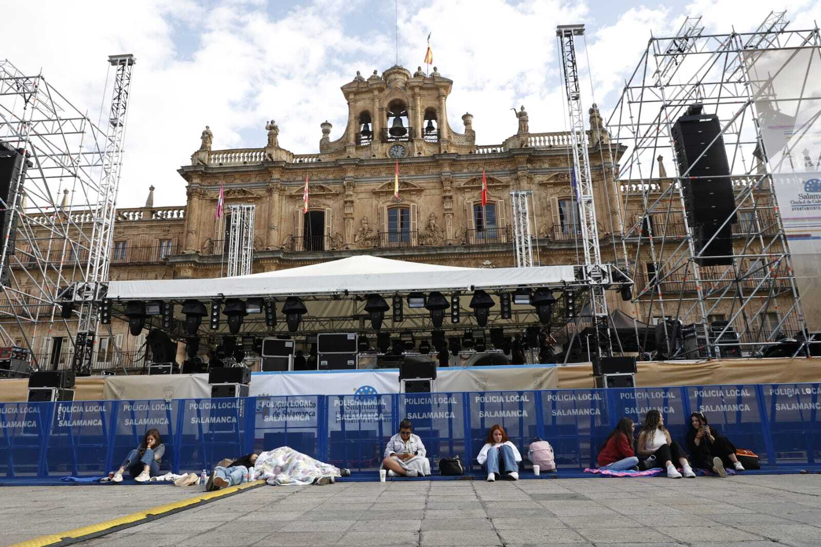 Todo por Vanesa Martín: incluso dormir en la Plaza Mayor