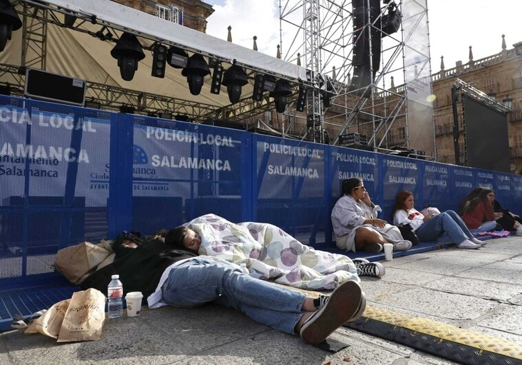 Todo por Vanesa Martín:  incluso dormir en la Plaza Mayor