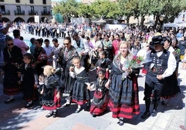 Los trajes tradicionales forman parte indisoluble de las fiestas.