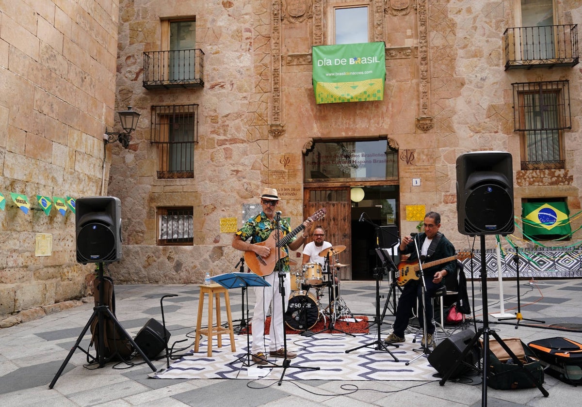 Imagen del concierto 'Brasil de nações', acogido durante la mañana de ayer en la Plaza de San Benito.