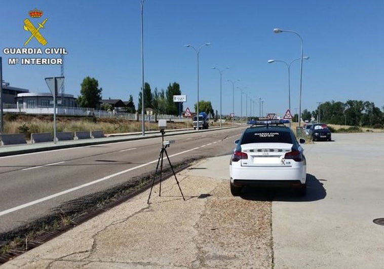 Detienen a un conductor portugués por circular a 224 km/h por Martín de Yeltes