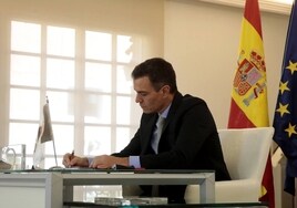 Pedro Sánchez, en una videoconferencia de la cumbre del G-20 durante la pandemia