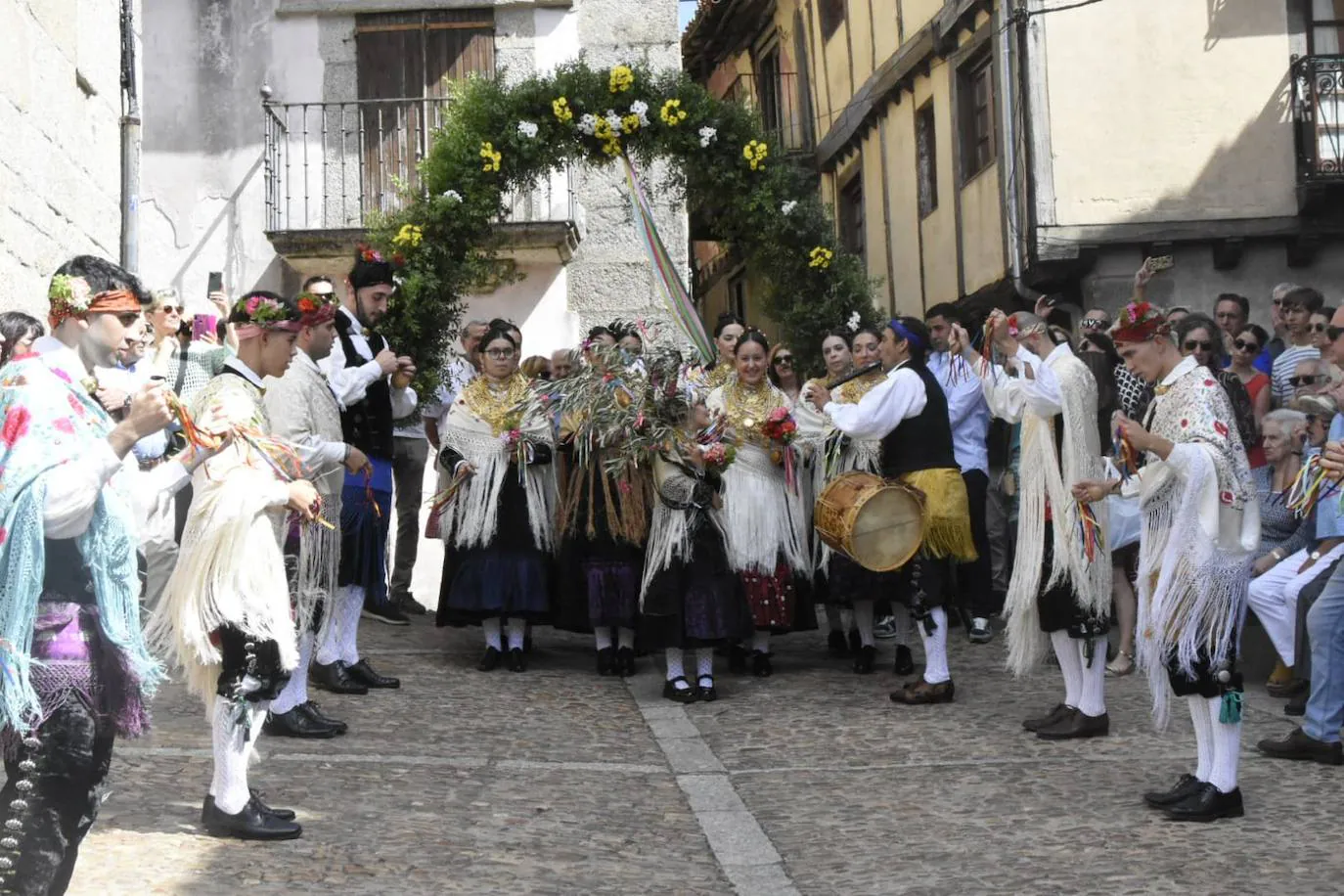 Bailes serranos en Miranda del Castañar en honor a la patrona