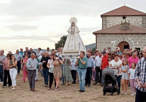 La Virgen de Gracia Carrero salió desde su ermita a la iglesia parroquial