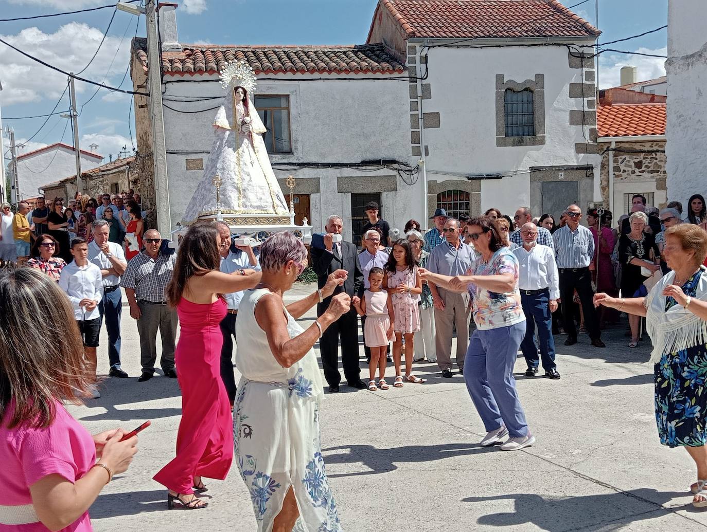 Gallegos de Solmirón no falla a la Virgen de Gracia Carrero