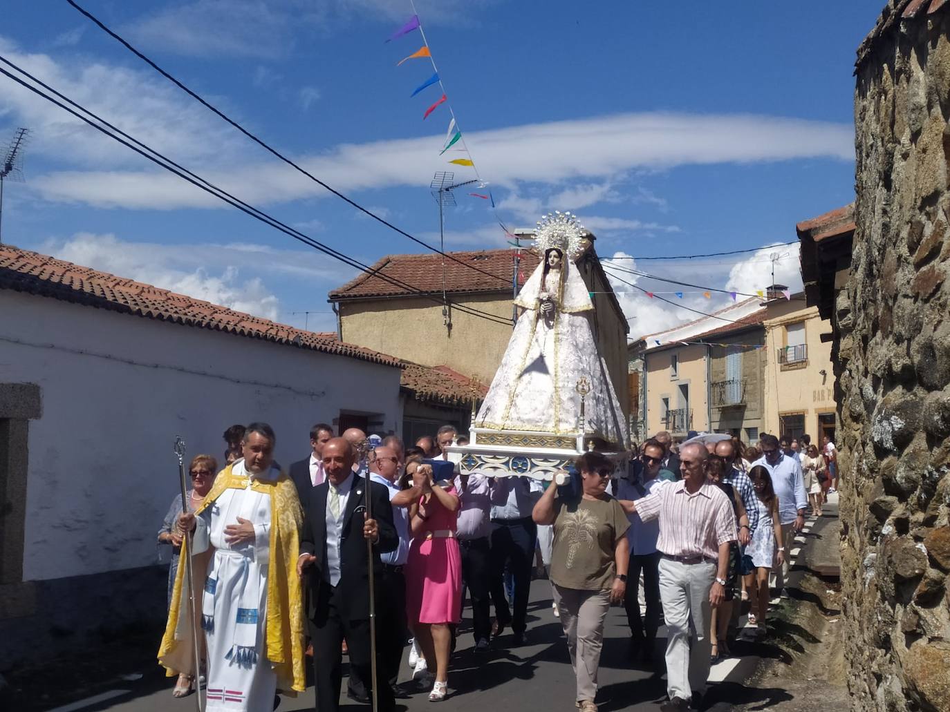 Gallegos de Solmirón no falla a la Virgen de Gracia Carrero