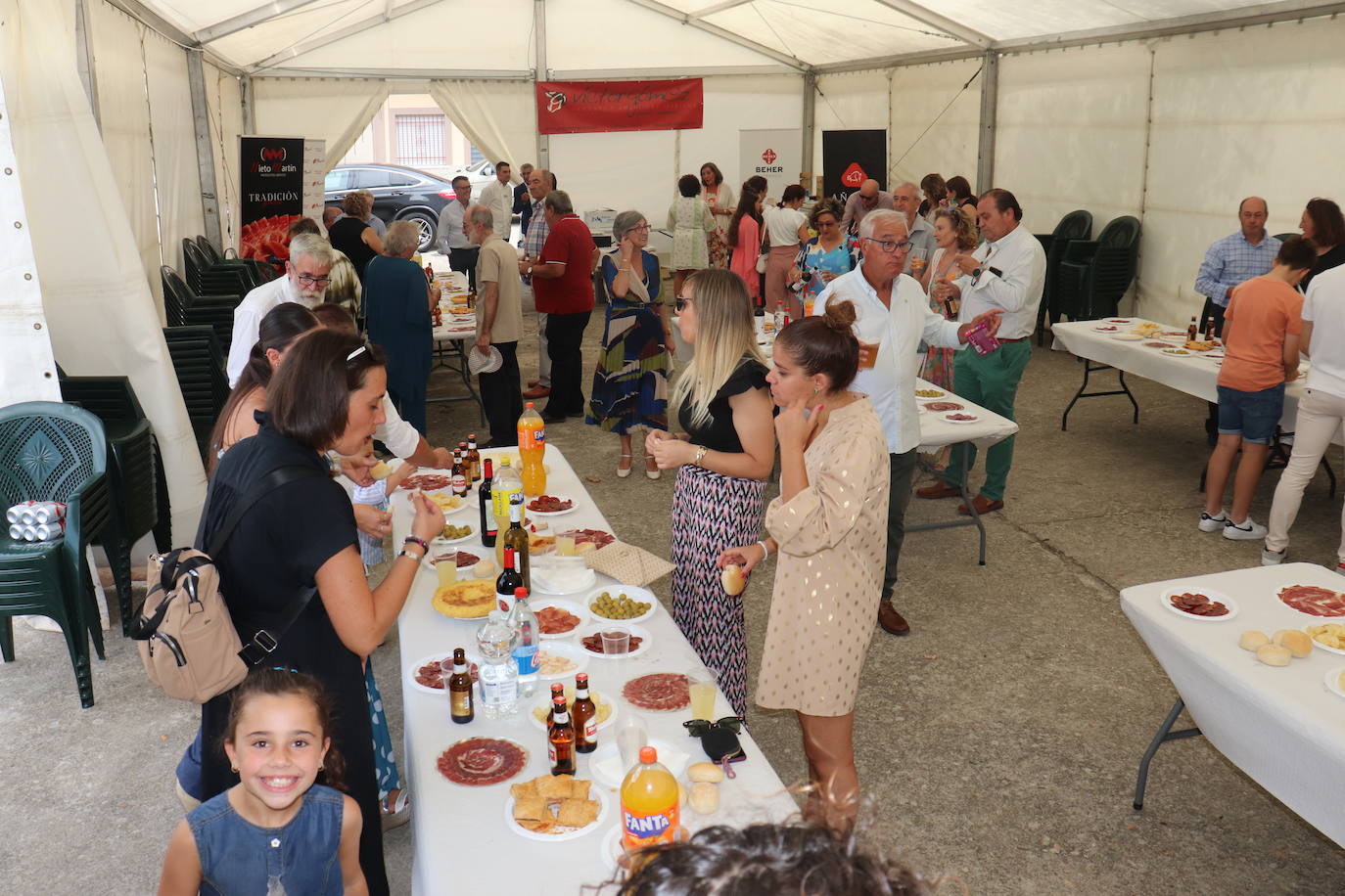 Los fieles de Aldeavieja de Tormes se vuelcan con la Virgen de la Antigua