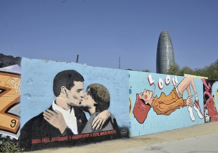 El mural de Sánchez y Puigdemont que ha aparecido en el parque de Glòries de Barcelona