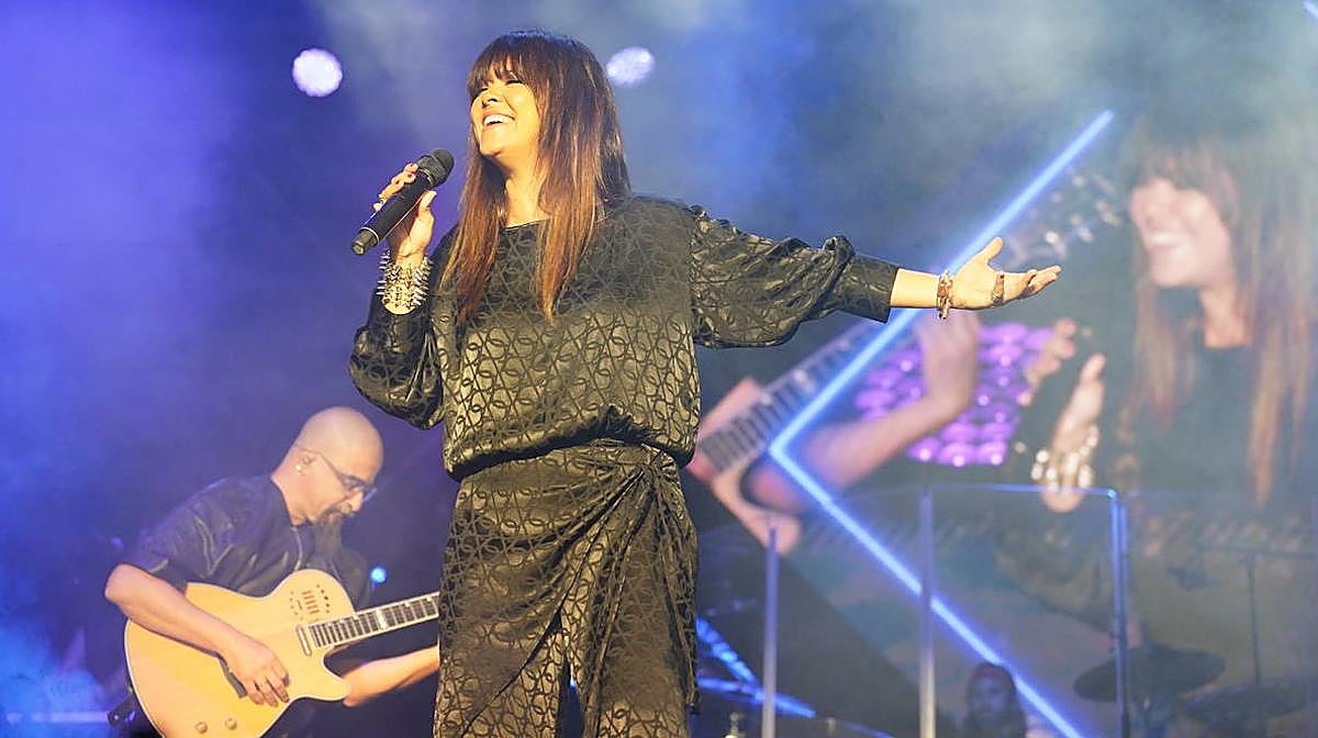 Vanesa Martín llena la Plaza Mayor y regala a Salamanca una noche llena de 'complicidad'