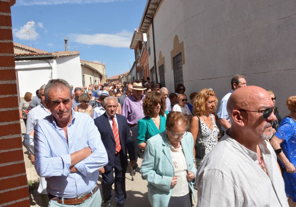 Honores a la Virgen de la Encina en la ermita de Macotera