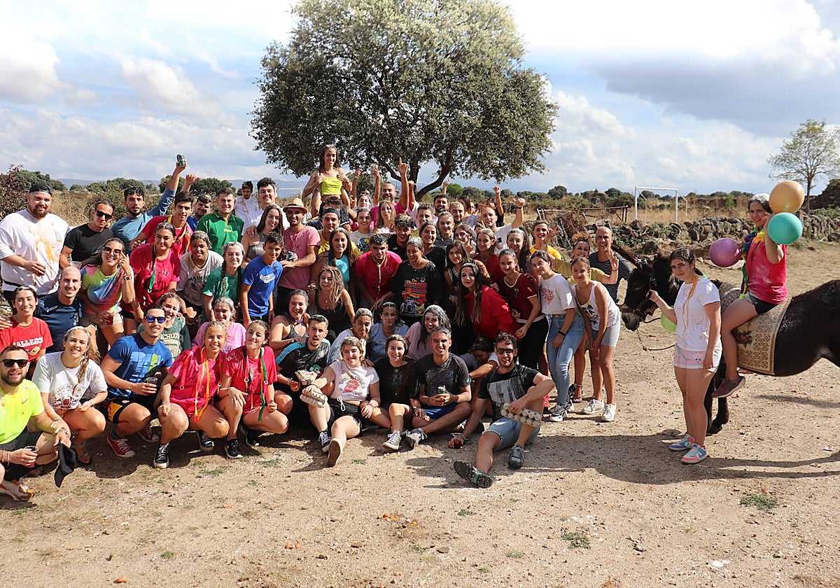 Los quintos protagonizan el día de fiesta en Gallegos de Solmirón