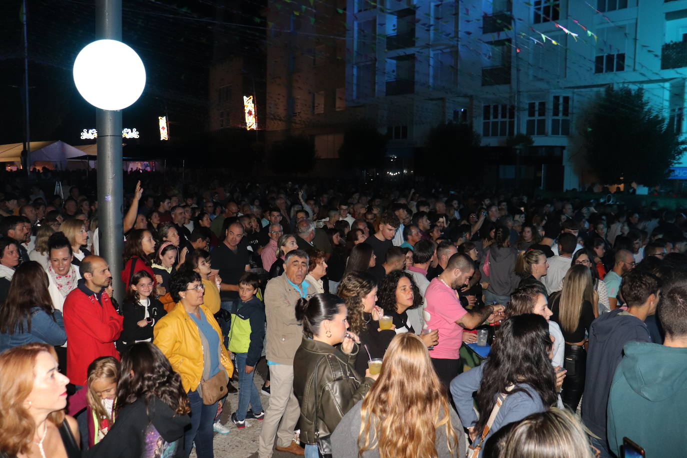 El violinista Javi Lin triunfa en la noche de Béjar