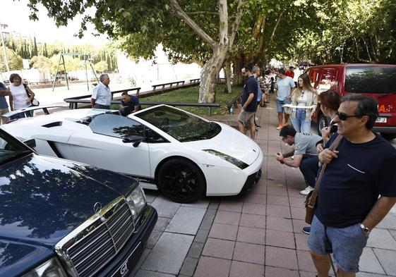 Los coches de época vuelven a llenar las calles salmantinas