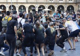 Una imagen de novatadas en la Plaza Mayor.