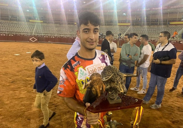 Víctor Revesado se alza con el concurso de cortes «Ciudad de Salamanca»