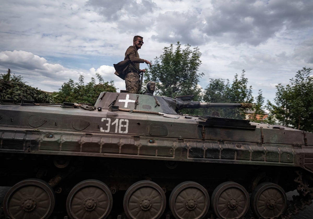 Un soldado de una brigada acorazada en Ucrania.