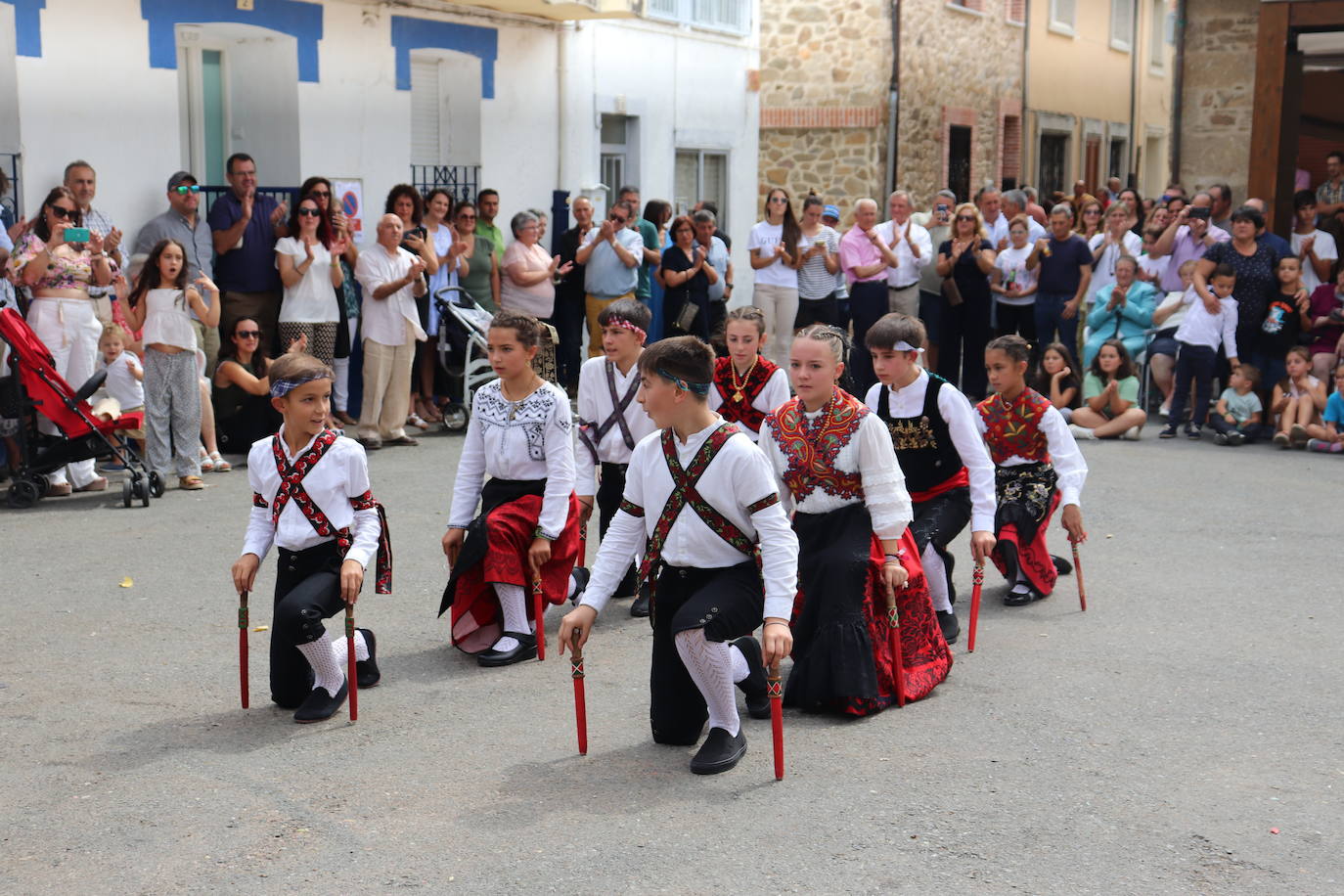 Cespedosa de Tormes cierra su fiesta de la Virgen del Carrascal con una intensa jornada