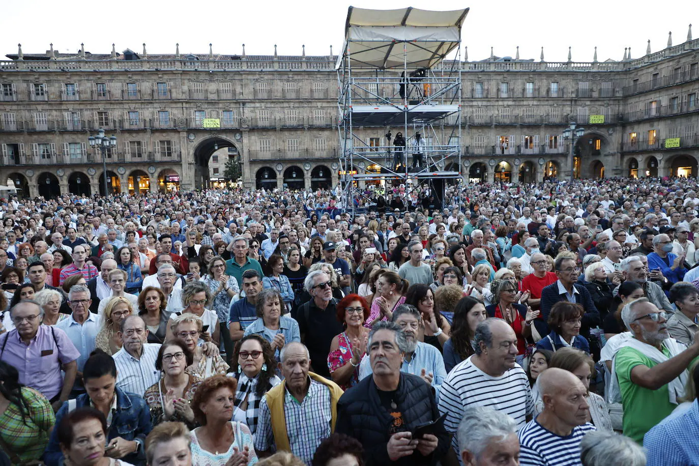 El &#039;duende andaluz&#039; invade la Plaza Mayor con la actuación de Argentina