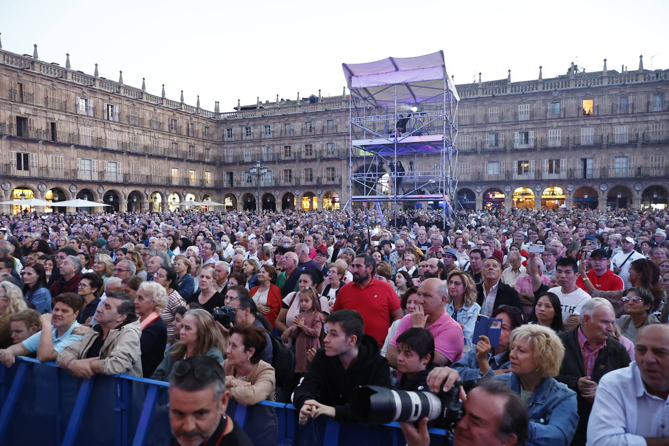 El &#039;duende andaluz&#039; invade la Plaza Mayor con la actuación de Argentina