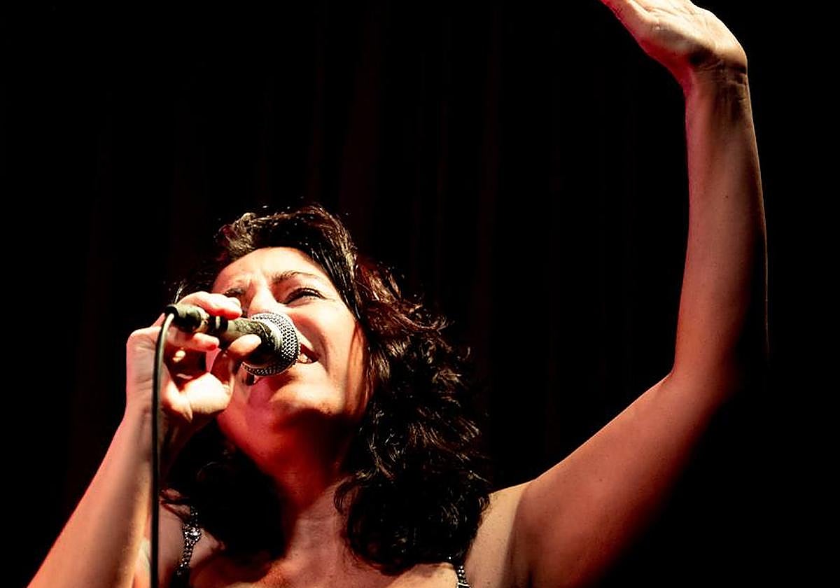 Marina Ferrer, cantante de Bob Sands Big Band.