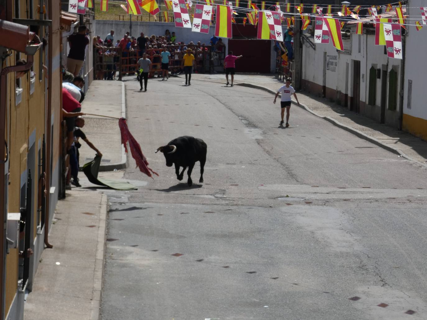 Los toros del cajón y la merienda de la vaca rematan las fiestas de Villoria