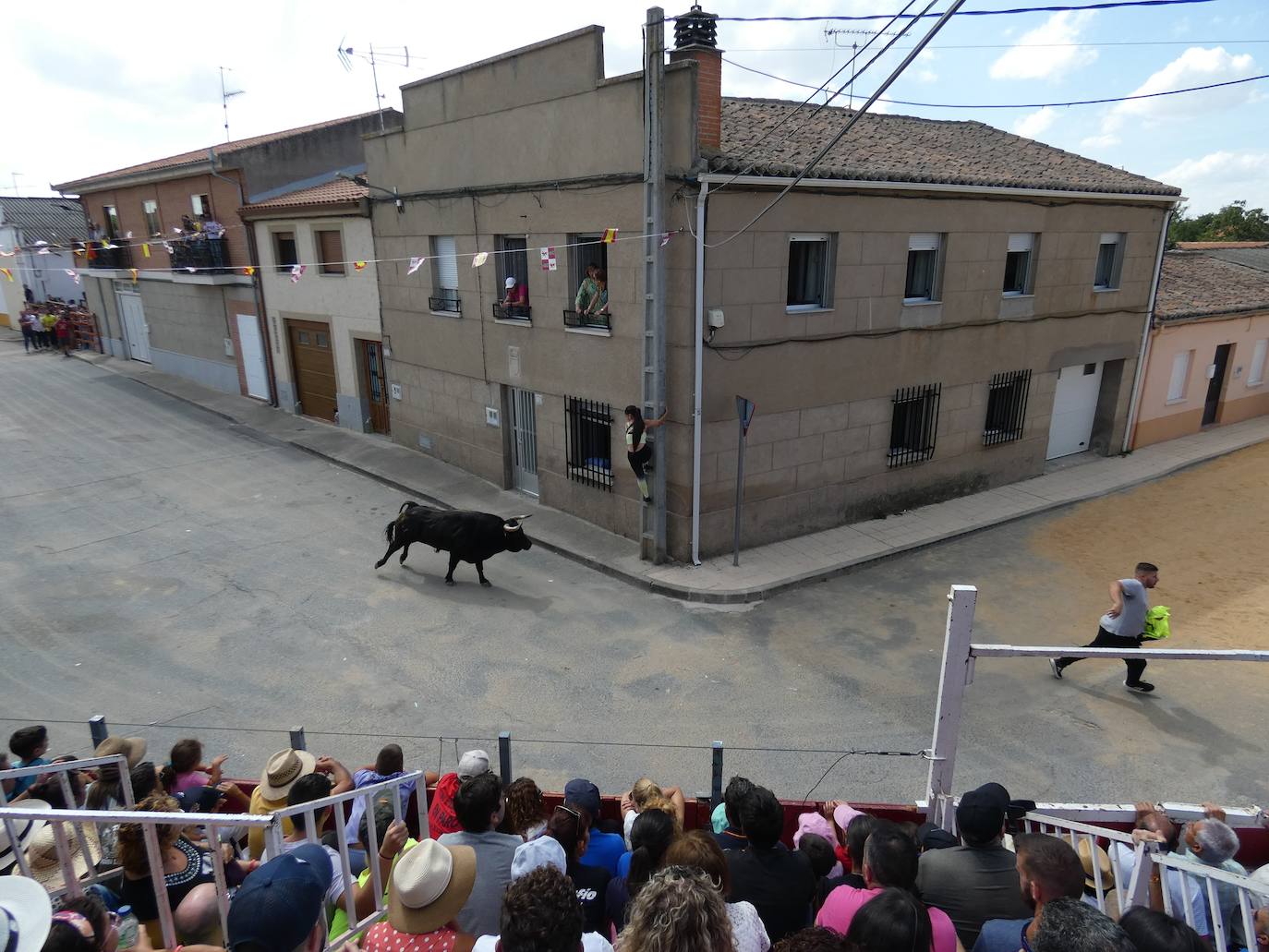 Los toros del cajón y la merienda de la vaca rematan las fiestas de Villoria