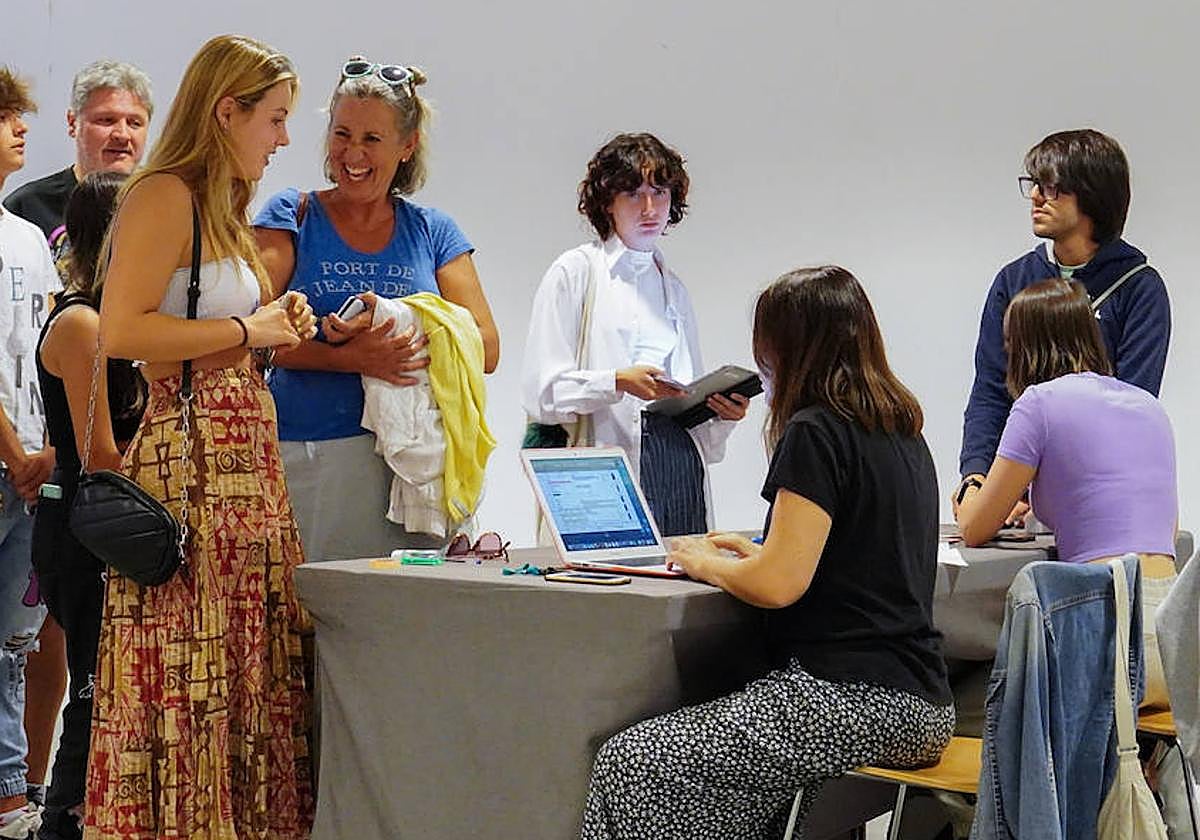 Uno de los grupos participantes en el casting del Palacio de Congresos.