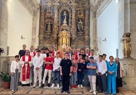 El obispo, sacerdotes y formadores con los alumnos del Seminario Diocesano «San Cayetano» de Ciudad Rodrigo