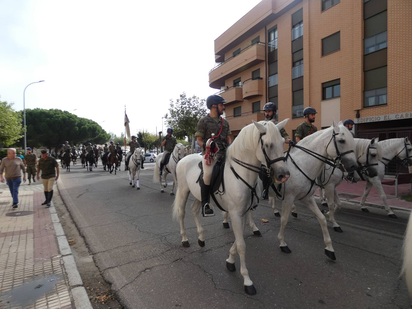 Peñaranda acoge con agradecimiento la visita de la Guardia Real